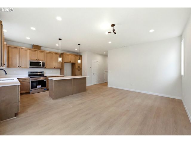 520 S Buxton St, Troutdale, OR 97060