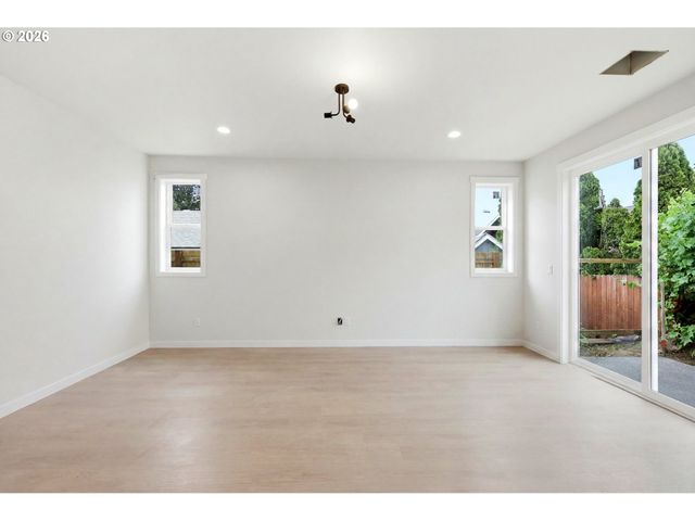 520 S Buxton St, Troutdale, OR 97060