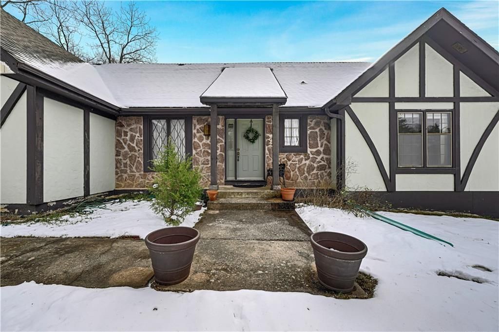 7120 Black Bob Street, Stilwell, KS 66085