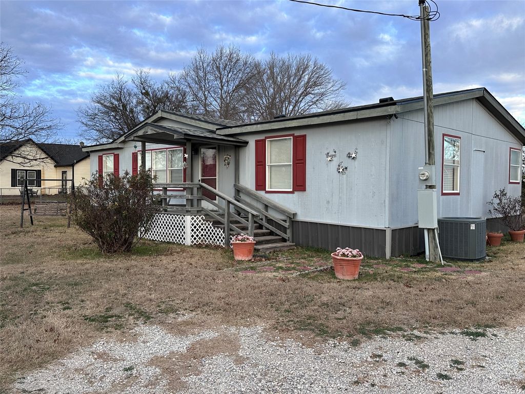 307 W Division Street, Graford, TX 76449