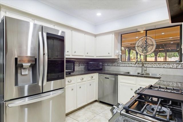 6207 Canada Drive, Pasadena, TX 77505