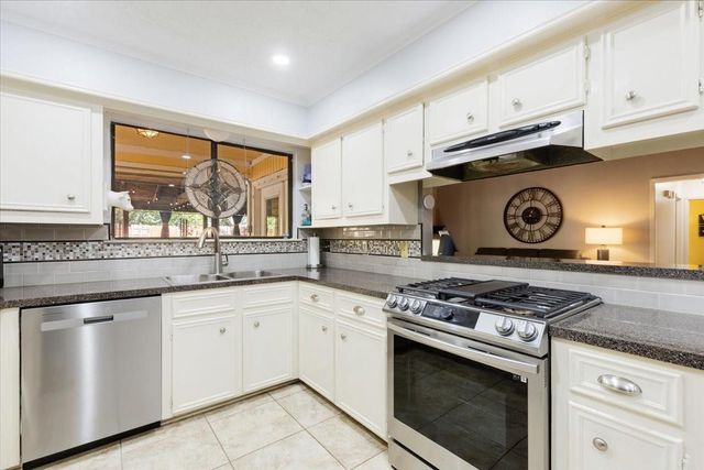 6207 Canada Drive, Pasadena, TX 77505