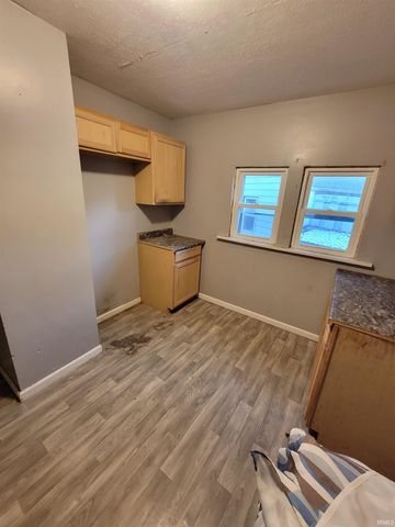 2420 Lafayette Avenue, Terre Haute, IN 47805