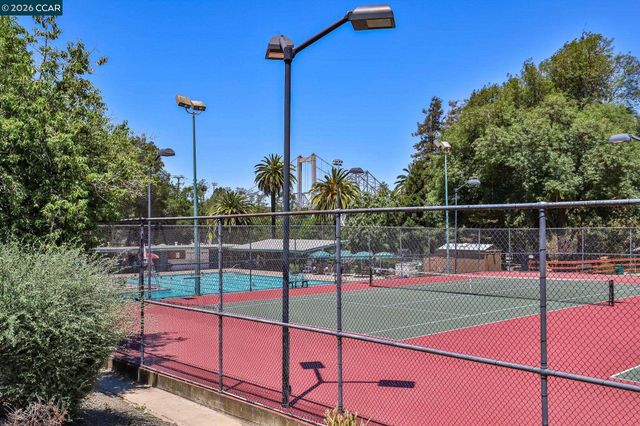 26 Cooke St, Crockett, CA 94525