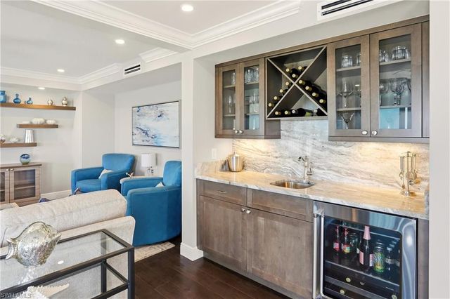 9715 Gulf Shore DR # 701, Naples, FL 34108