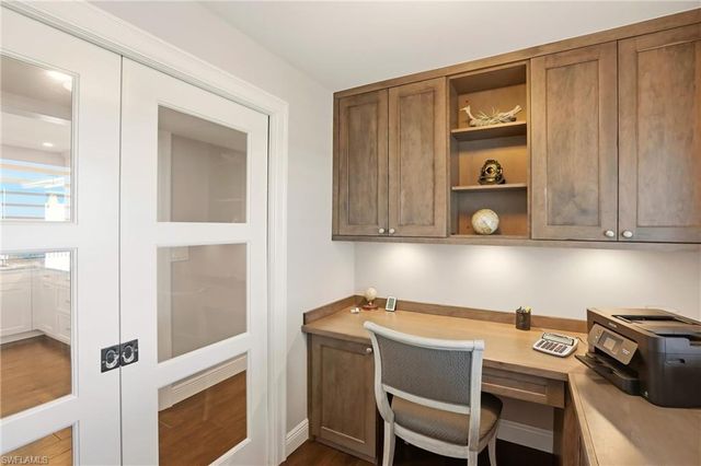 9715 Gulf Shore DR # 701, Naples, FL 34108