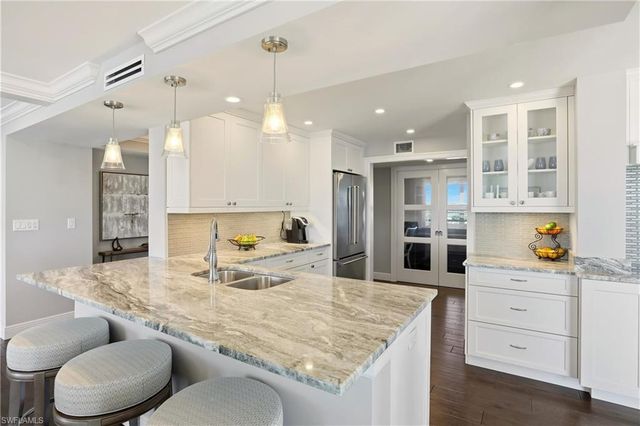 9715 Gulf Shore DR # 701, Naples, FL 34108