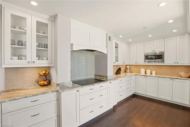 9715 Gulf Shore DR # 701, Naples, FL 34108