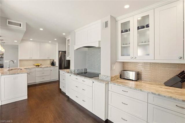 9715 Gulf Shore DR # 701, Naples, FL 34108