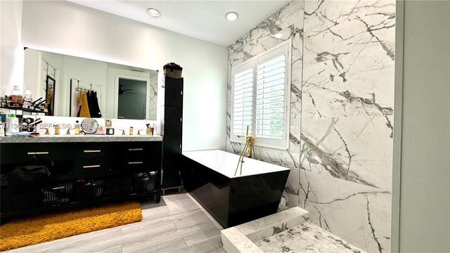 7500 NW 19th Dr, Pembroke Pines, FL 33024