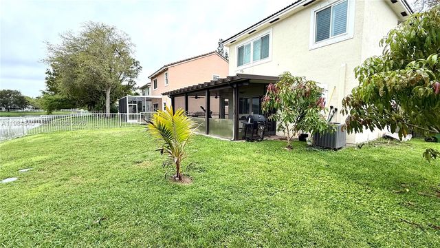 7500 NW 19th Dr, Pembroke Pines, FL 33024