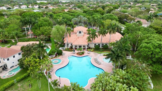 7500 NW 19th Dr, Pembroke Pines, FL 33024