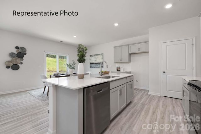 2102 10th Street SE, Hickory, NC 28602