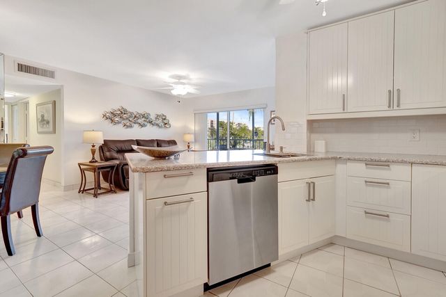 7547 S Oriole Boulevard 202, Delray Beach, FL 33446