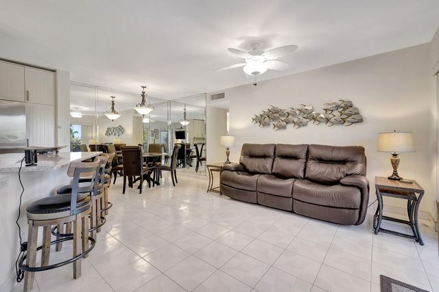 7547 S Oriole Boulevard 202, Delray Beach, FL 33446