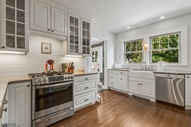 29 Orchard St, Mendham Boro, NJ 07945
