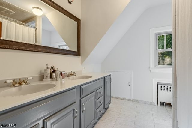 29 Orchard St, Mendham Boro, NJ 07945
