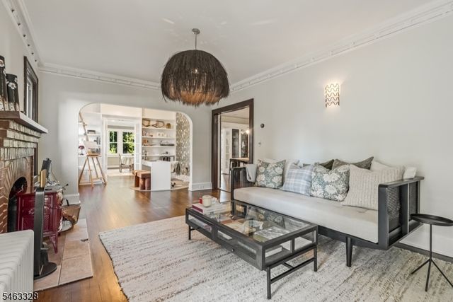 29 Orchard St, Mendham Boro, NJ 07945