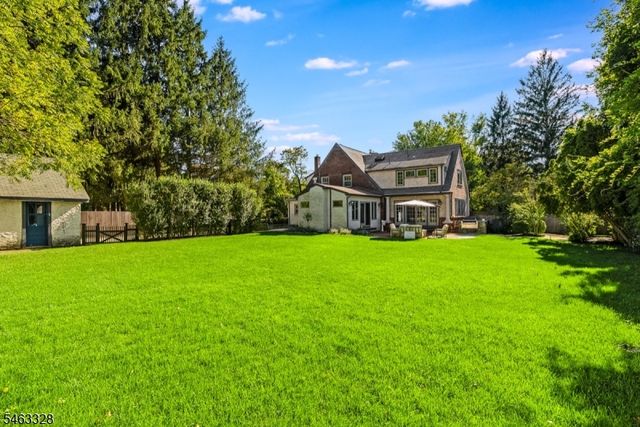 29 Orchard St, Mendham Boro, NJ 07945