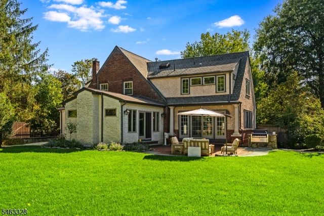 29 Orchard St, Mendham Boro, NJ 07945