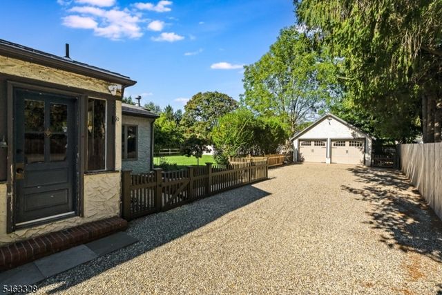 29 Orchard St, Mendham Boro, NJ 07945