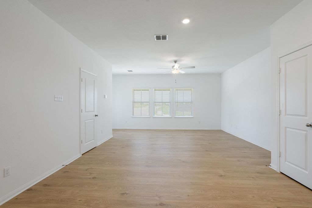 133 Desert Hare DR, Jarrell, TX 76537