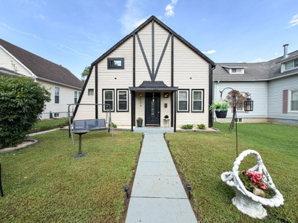 Image 3 of property listing at 326 South Sycamore, Centralia, IL 62801