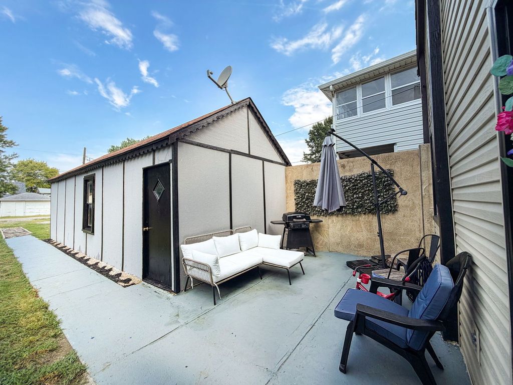 Image 7 of property listing at 326 South Sycamore, Centralia, IL 62801