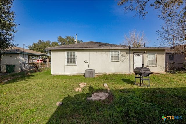 705 E Hiller Street, Victoria, TX 77901