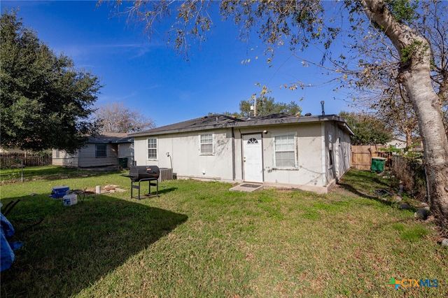 705 E Hiller Street, Victoria, TX 77901