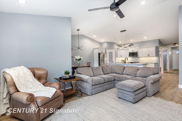 10585 Prairie View Court, Freeland, MI 48623