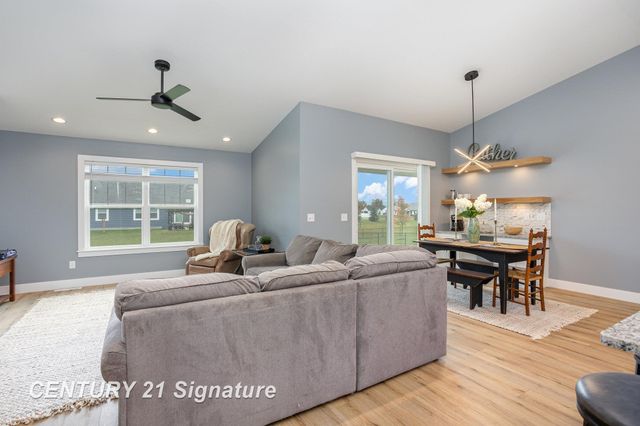 10585 Prairie View Court, Freeland, MI 48623