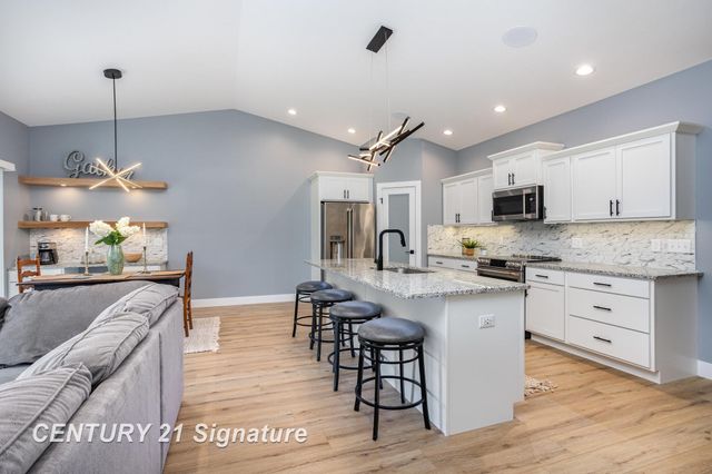 10585 Prairie View Court, Freeland, MI 48623