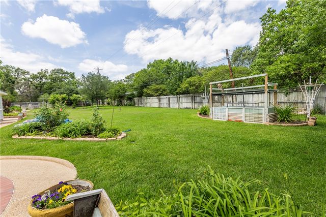 404 Hensel Avenue, Bryan, TX 77801
