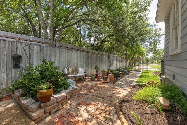 404 Hensel Avenue, Bryan, TX 77801