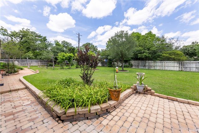 404 Hensel Avenue, Bryan, TX 77801