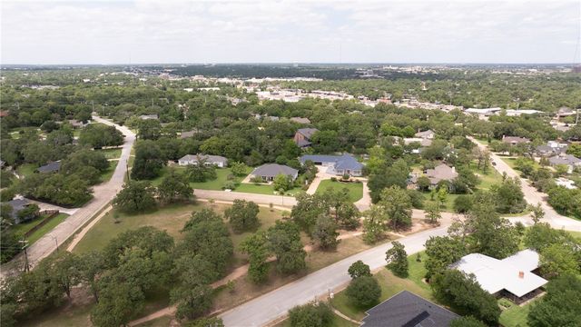 404 Hensel Avenue, Bryan, TX 77801
