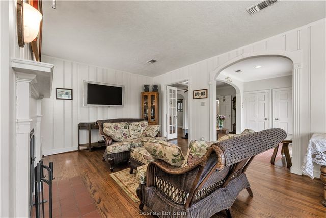 404 Hensel Avenue, Bryan, TX 77801