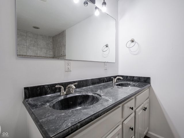 7639 Hoyt Avenue, Indianapolis, IN 46239