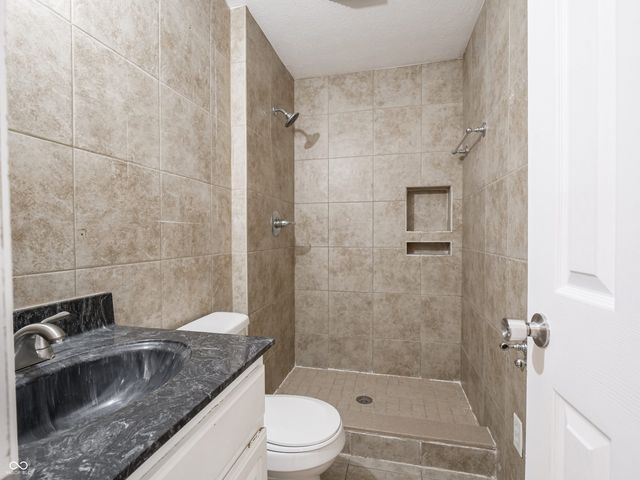 7639 Hoyt Avenue, Indianapolis, IN 46239