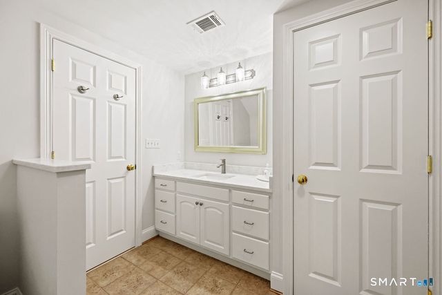 33 Trotwood Drive, West Hartford, CT 06117