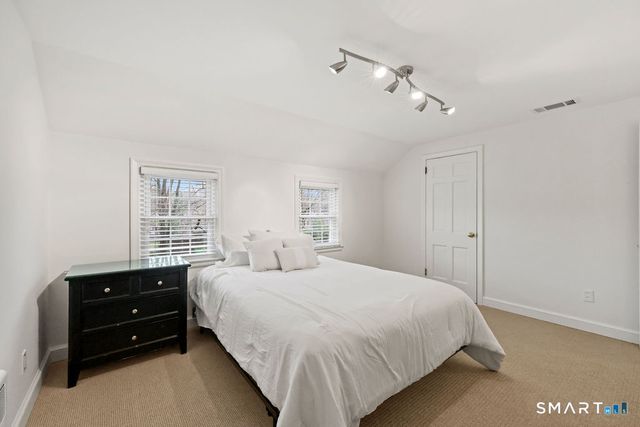 33 Trotwood Drive, West Hartford, CT 06117