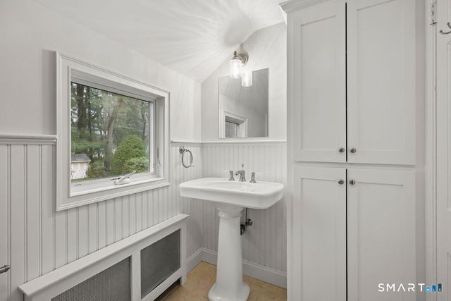 33 Trotwood Drive, West Hartford, CT 06117