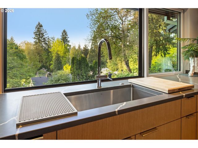 2627 PARK Rd, Lake Oswego, OR 97034