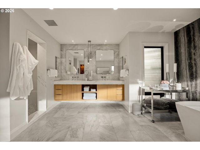 2627 PARK Rd, Lake Oswego, OR 97034