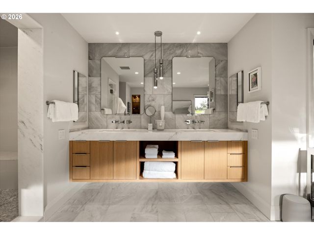 2627 PARK Rd, Lake Oswego, OR 97034