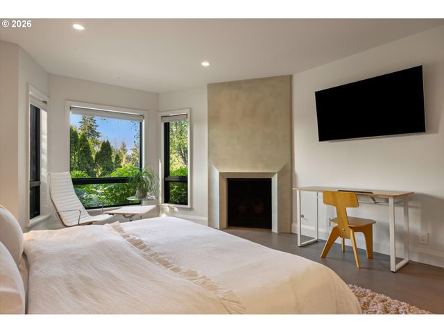 2627 PARK Rd, Lake Oswego, OR 97034