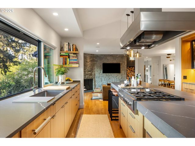 2627 PARK Rd, Lake Oswego, OR 97034