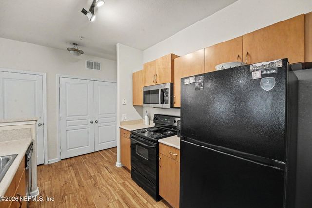 8290 GATE Parkway W 1410, Jacksonville, FL 32216