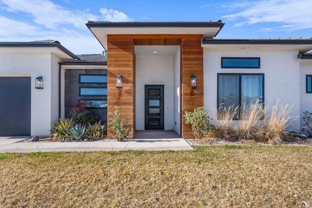 927 N GRAND HEIGHTS DR, St. George, UT 84770